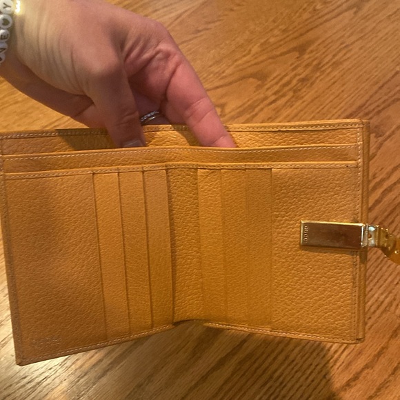 Gucci compact wallet with goldtone hardware - Picture 6 of 14